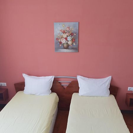 Mira Guest House Dobrinichte Chambre photo