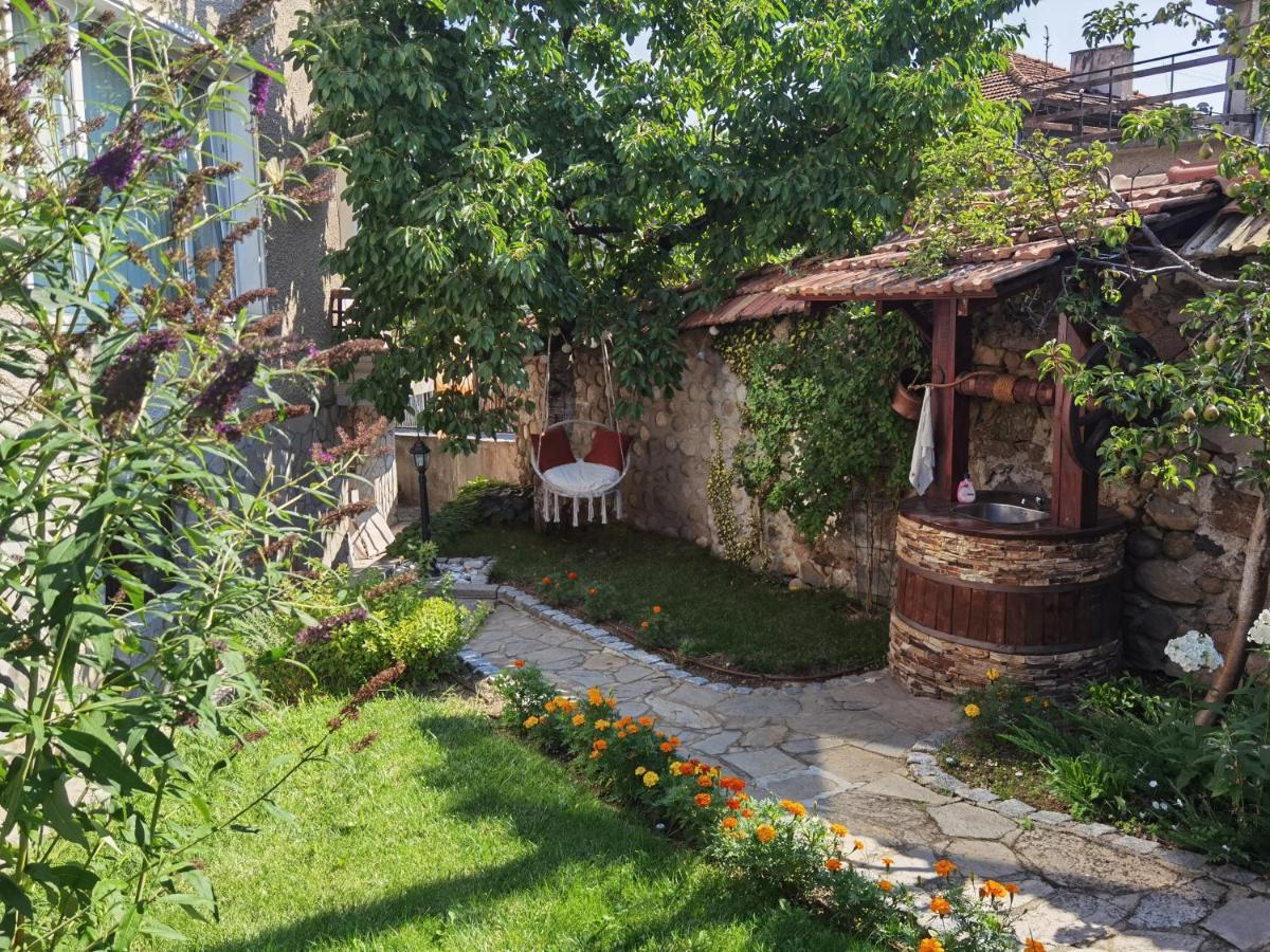 Mira Guest House Dobrinichte Extérieur photo