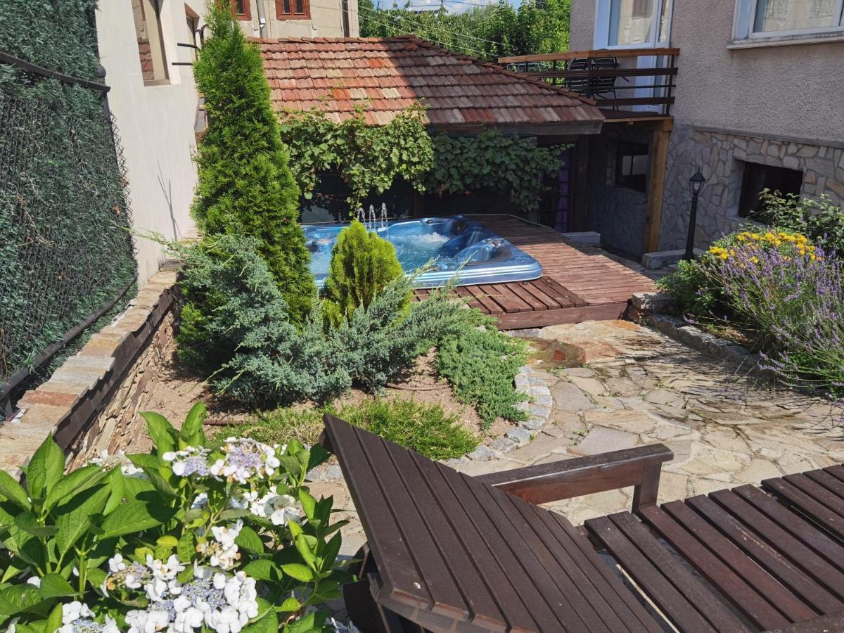 Mira Guest House Dobrinichte Extérieur photo