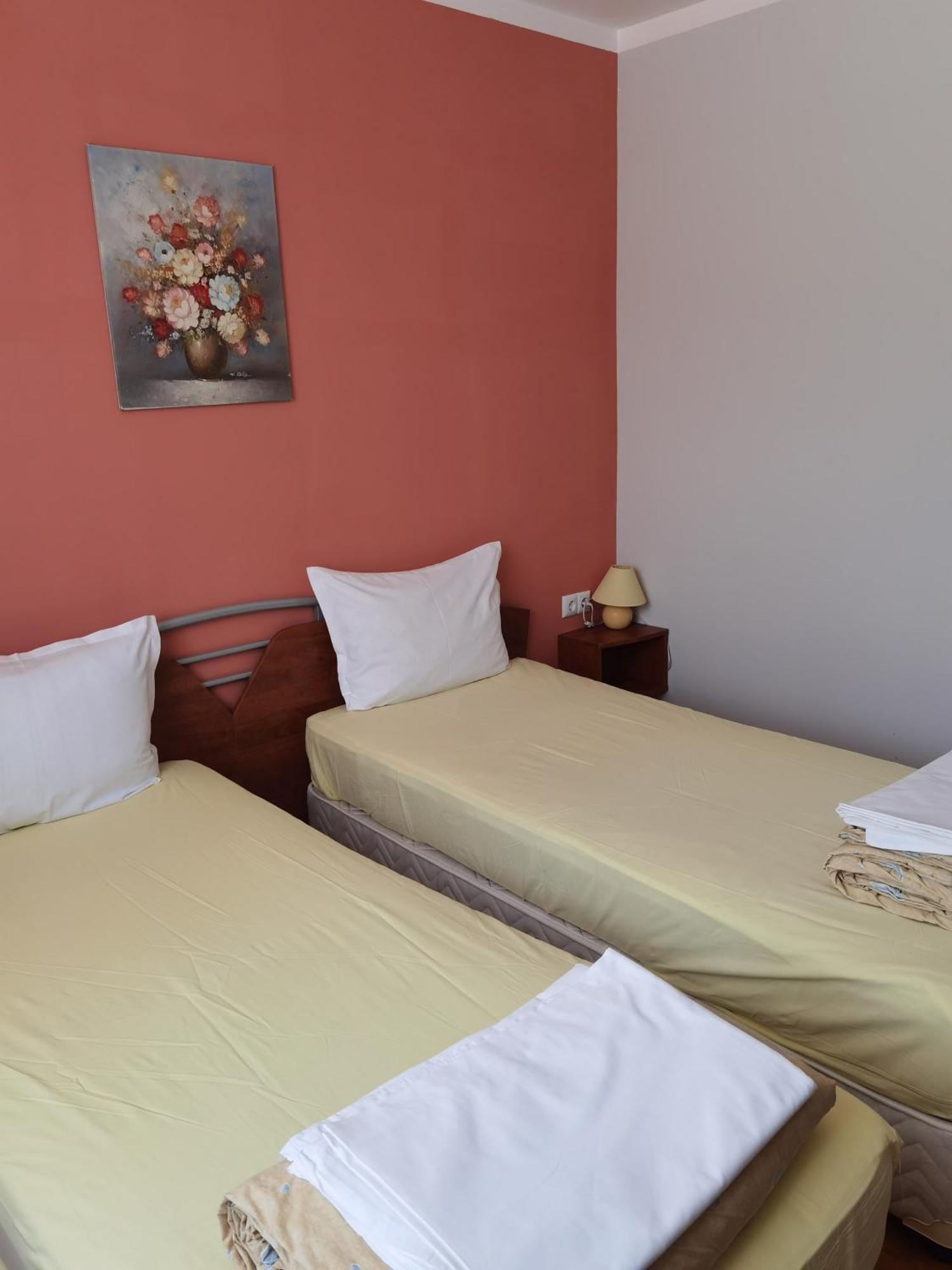 Mira Guest House Dobrinichte Chambre photo